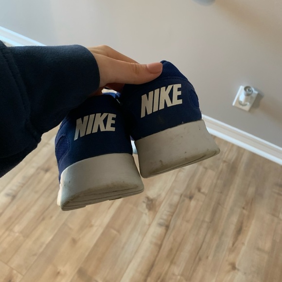 Royal blue nike - Picture 2 of 3